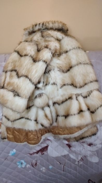 Hainuta si cojocel de blanita fetita 2_3 ani