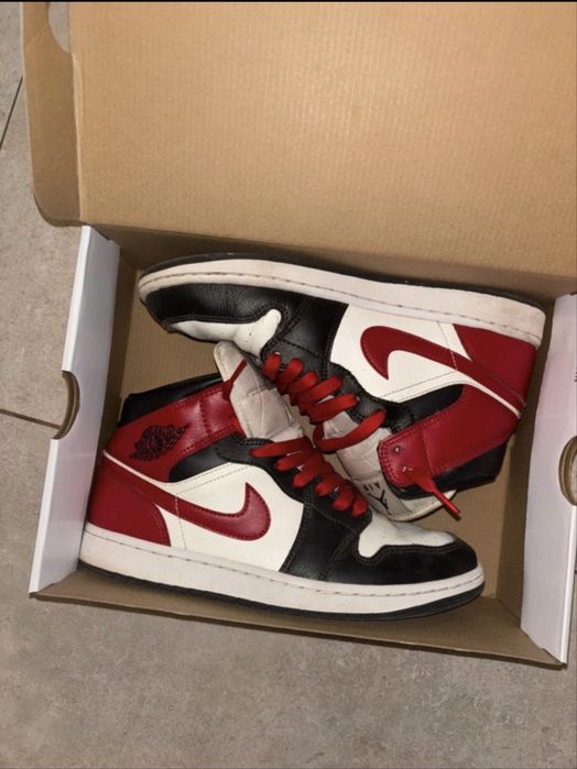 Jordan 1 Mid red and white