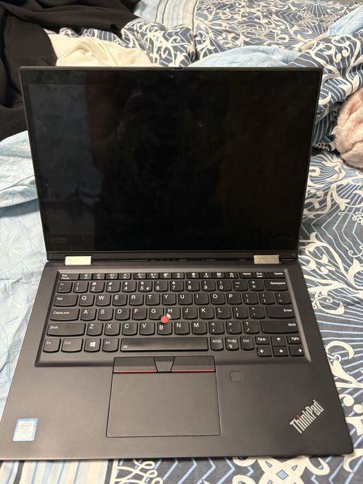 Leptop lenovo cu ecran cu touch