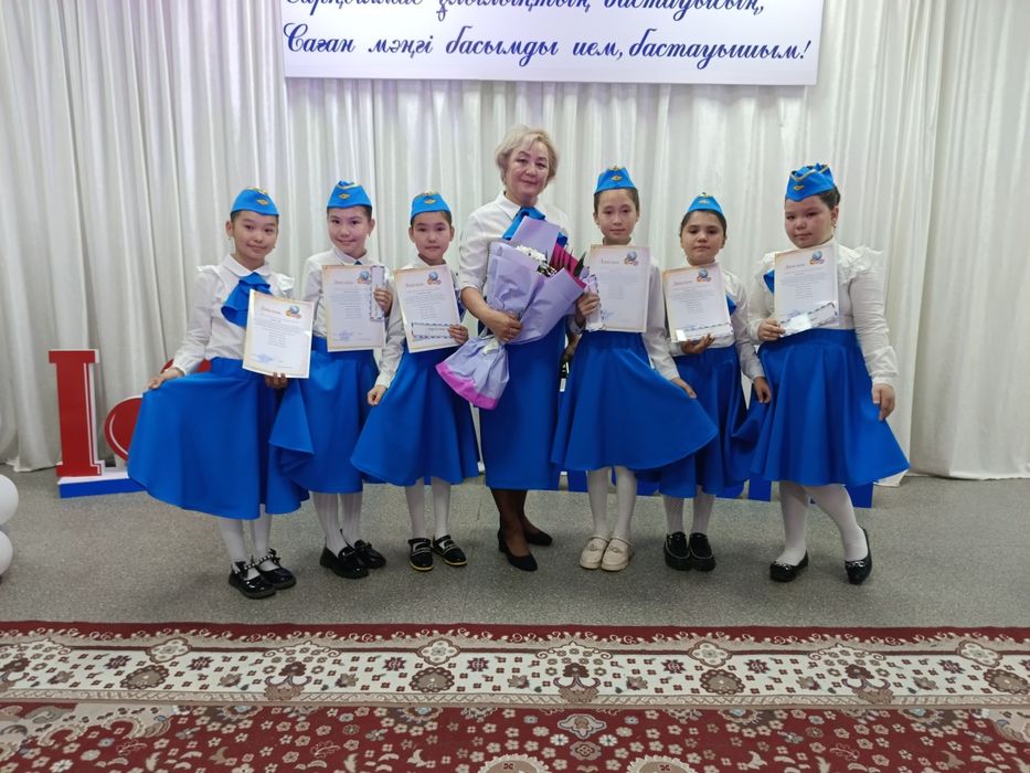 Шью юбки школьные ,биретки ,пилотки ,,галстуки