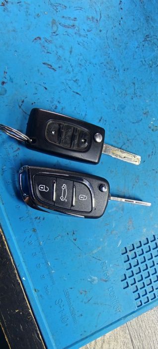 Chei Auto Deblocări auto Contacte auto Reparații chei auto