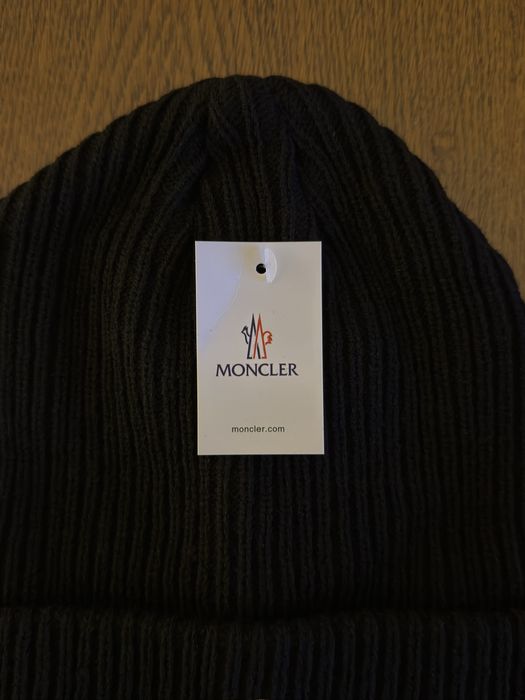 Moncler caciula noua