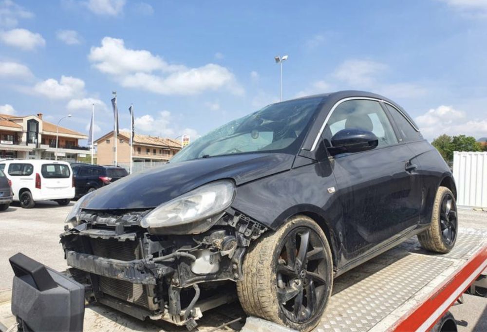 Opel Adam на части