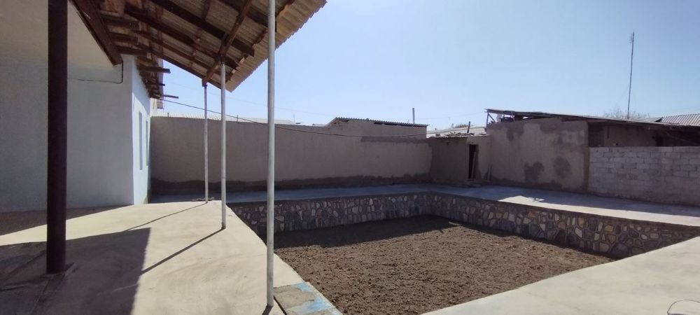 Shofirkon tuman markazida bog'cha va maktab oldida bo'lgan uy sotiladi