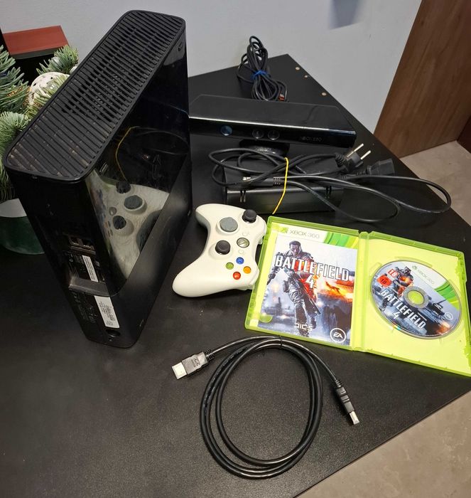 Xbox 360 E 500 GB Modat cu 35 de Jocuri