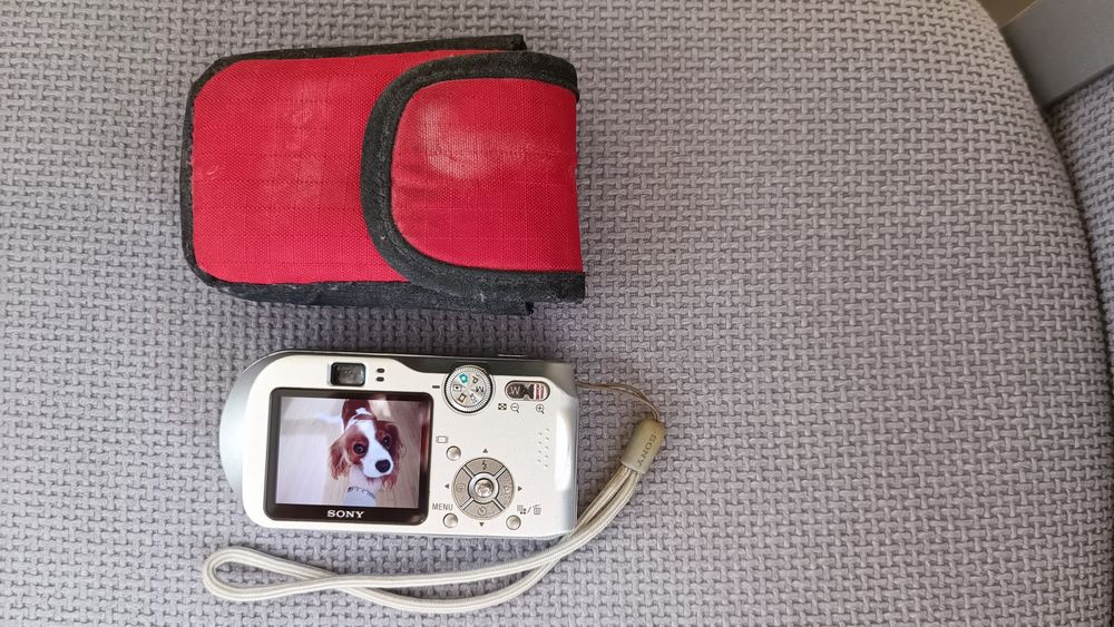 Фотоапарат Sony Cyber-shot DSC-P200