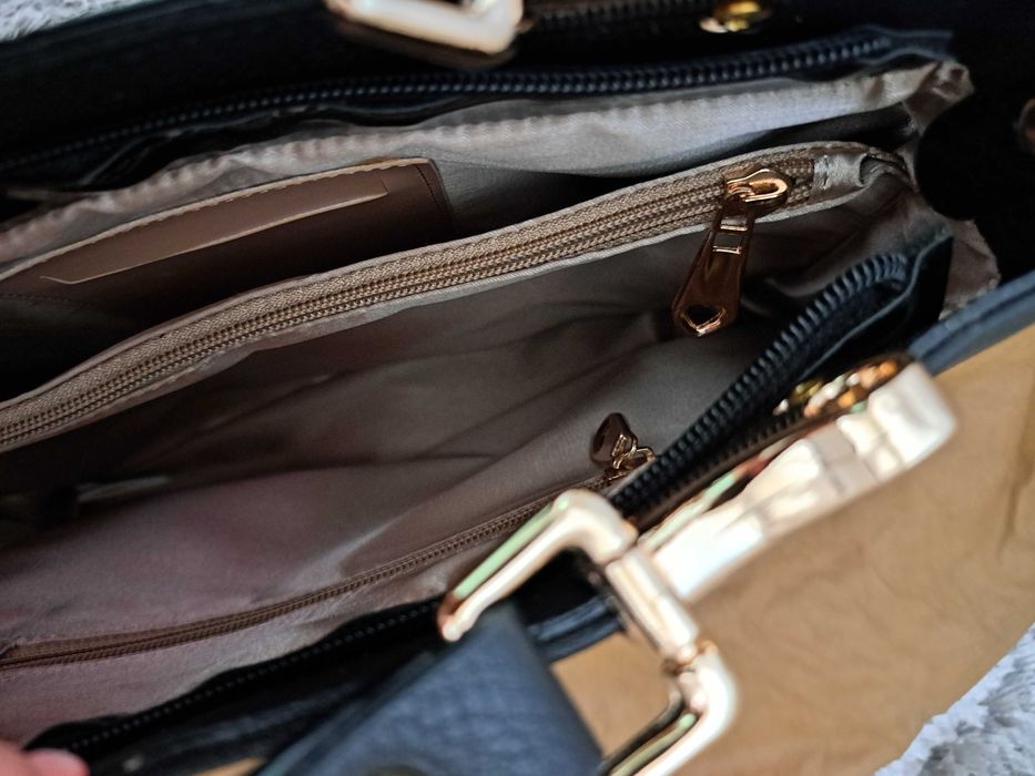 Черна чанта с къси дръжки-нова