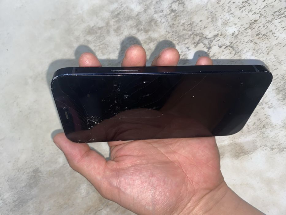 Продам или обменяю Iphone 12