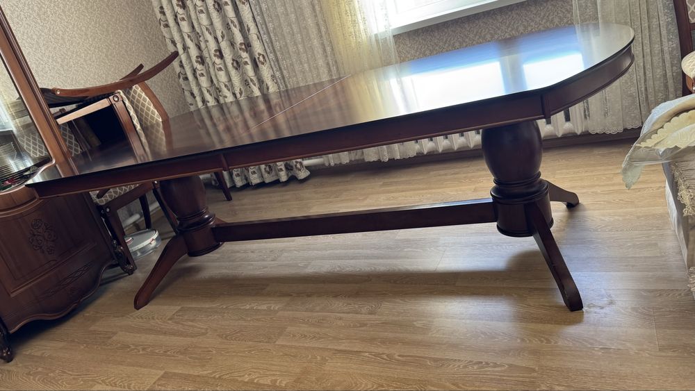 Стол со стульями