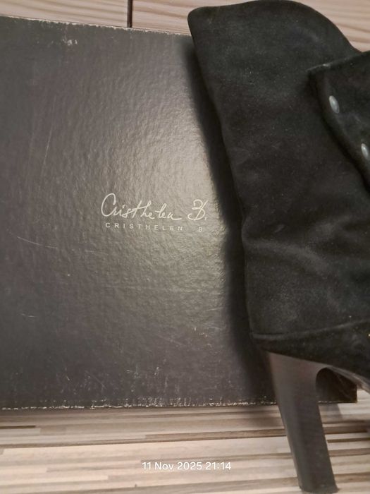 Cizme scurte piele intoarsa