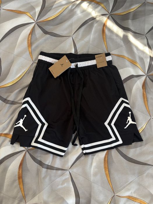 Pantaloni scurti Jordan. S; M; L