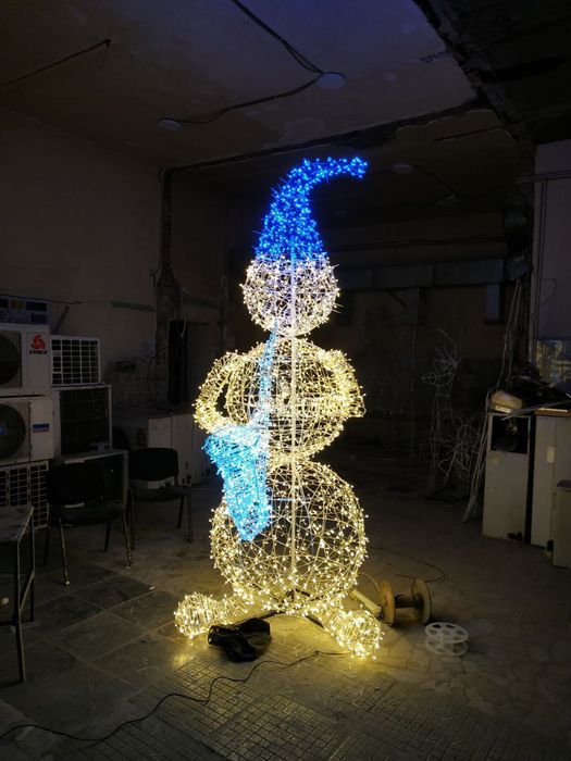 Тимур предлагает свои услуги по оформлению к Новому году! 

Хотит