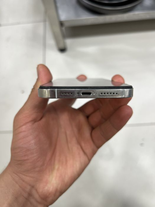 Iphone 12 pro max 128 gb holati juda yaxwi obmen bor samsung S madellg