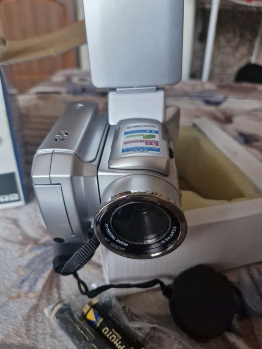 Продам Видеокамеру DV 7000.