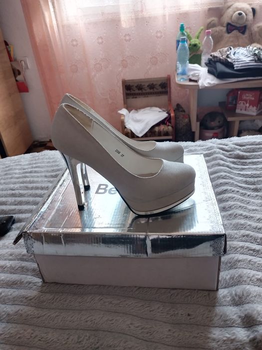 Pantofi albi cu sclipici