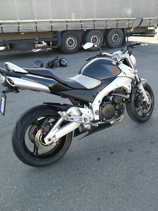 Suzuki GSR600 naked bike