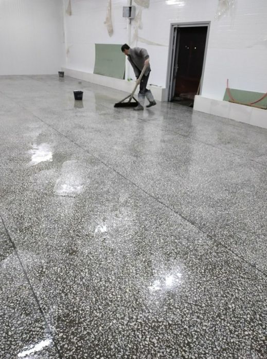 Полемирни полы.залифка шлифок мазайки и топпинга.