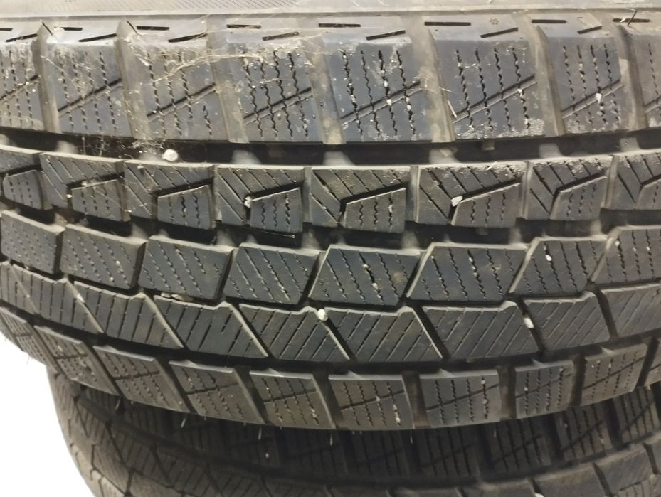 Зимние шины 215/60/17