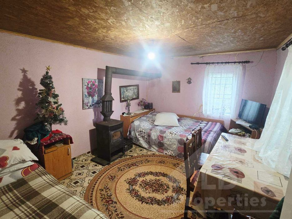 Къща с голям двор в с.Раковски, общ.Каварна