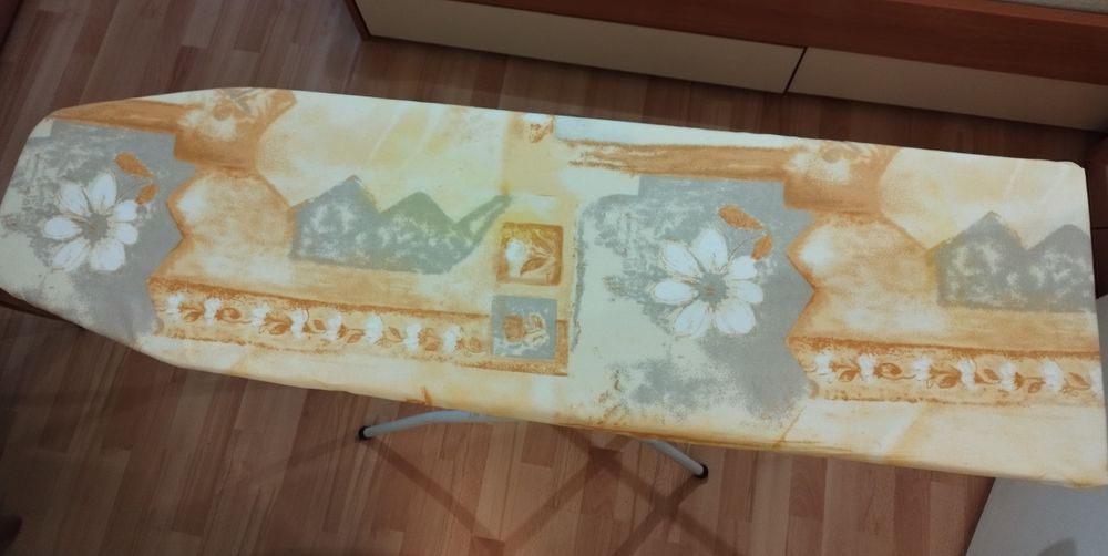 Дъска за гладене нова .