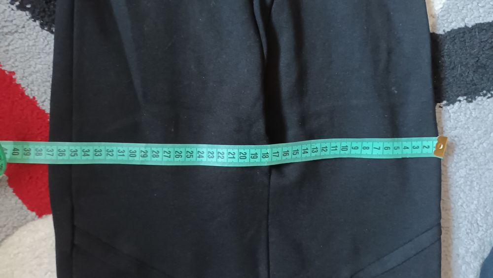 Vand pantaloni negri