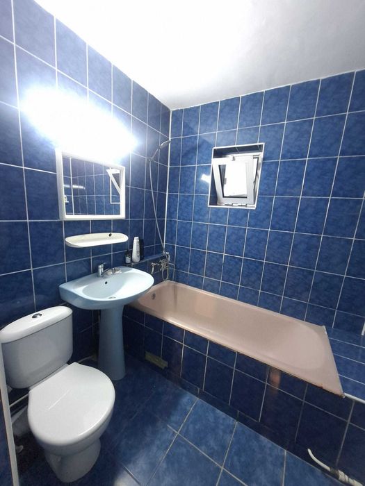 Apartament 3 camere, decomandat, Strada Savinesti, Etaj 1, Tg Jiu