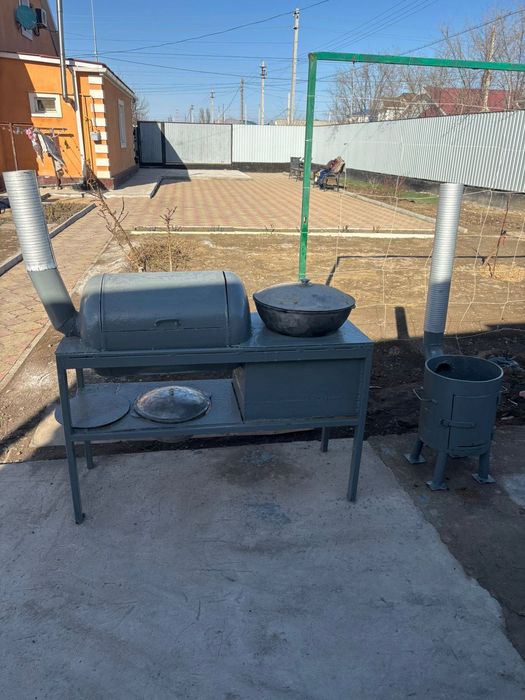 Продает барбекю-гриль