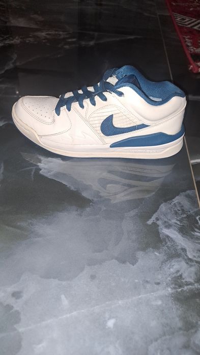 Adidași Nike Jordan albi cu albastru, originali, purtați doar o data