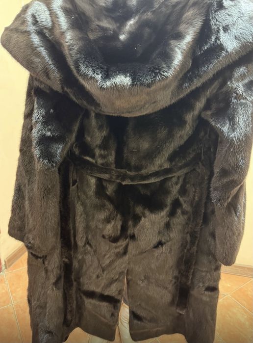 Продам шубу норковую с капюшоном