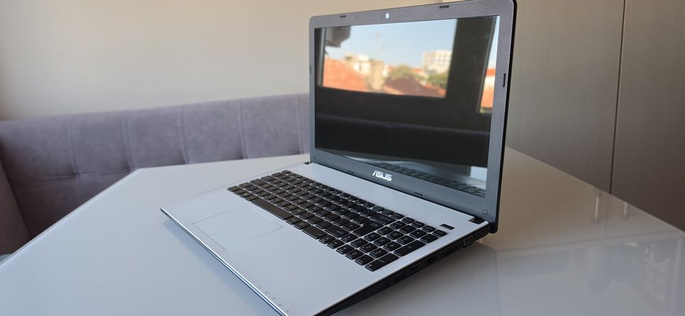Лаптоп ASUS X501A – Core i3 / 8GB RAM / 240GB SSD / Windows 10 Pro