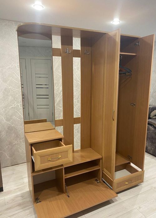 Продам прихожую.