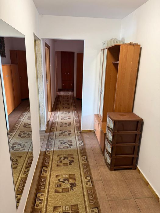 Închiriez apartament 3 camere