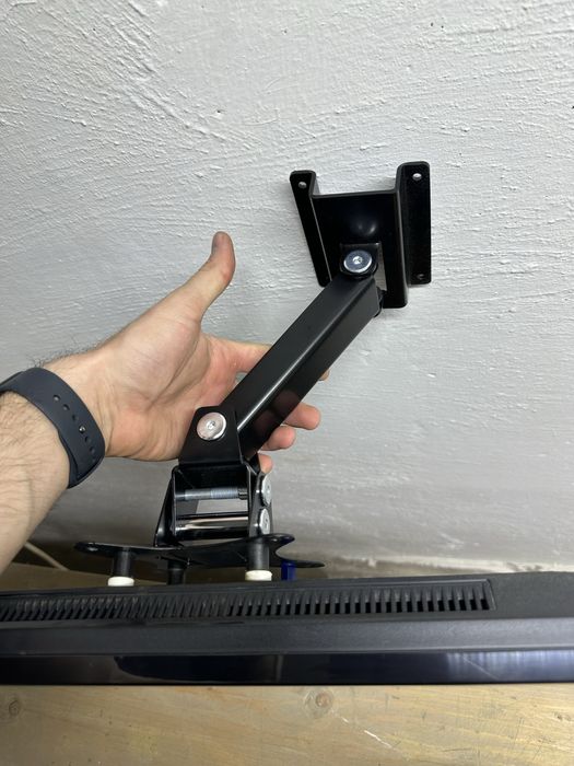 Телевизор Samsung +кронштейн