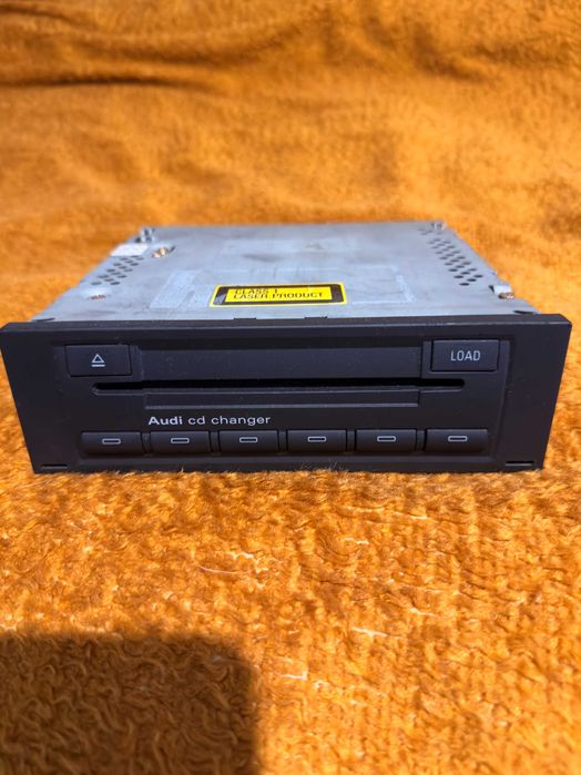 Оригинална навигация Navigation Plus RNS-D + CD чейнджър от Audi A4 B6