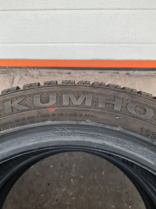 Зимни гуми 2 броя KUMHO Izen KW23 155 60 R15 дот 1122