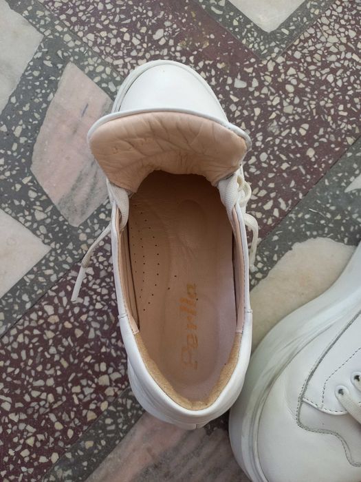 Adidașii/ Pantofi sport din piele