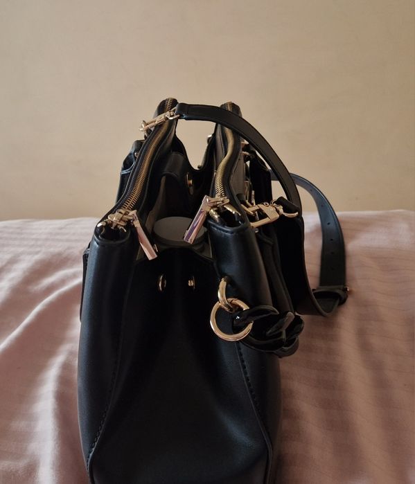 Чанта GUESS черна