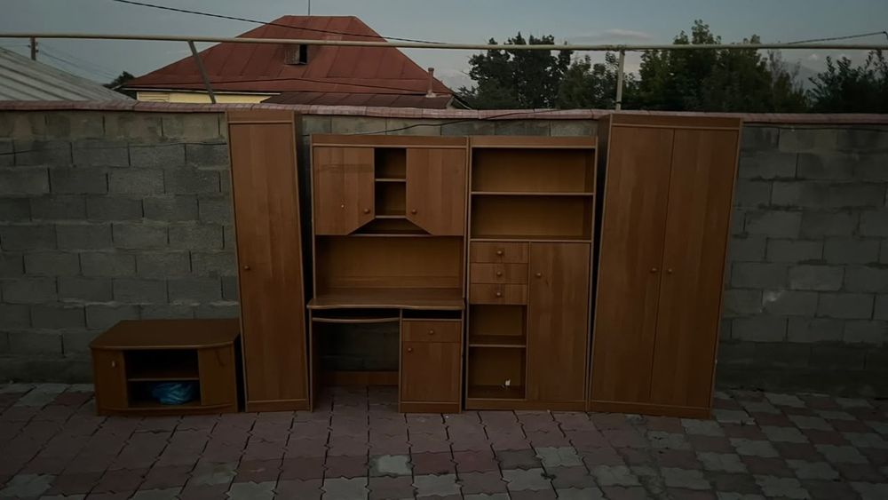 Сервант. Продам.
