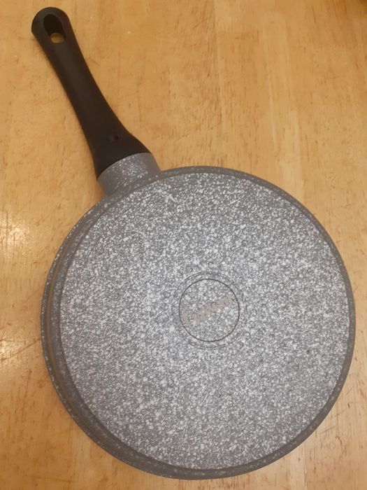 новая сковорода 24 см
