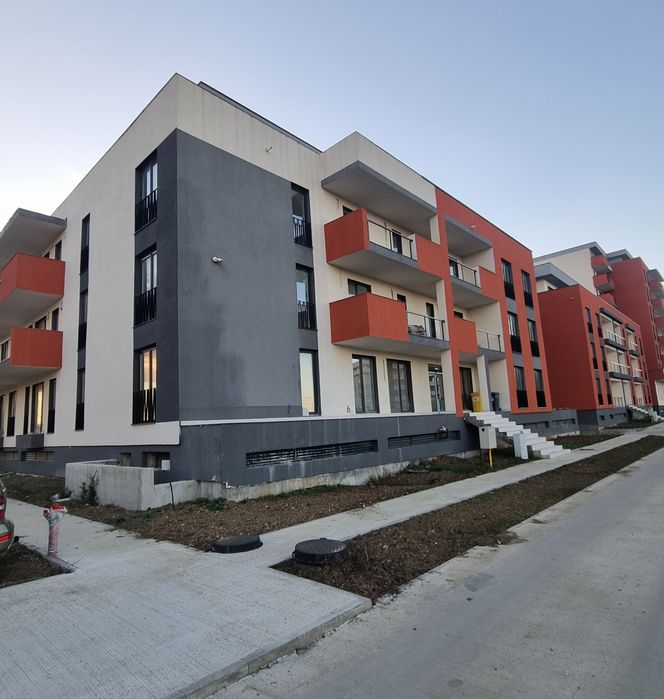 Vand apartament cu 2 camere