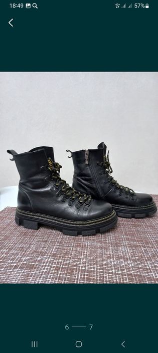 Продам женские ботинки