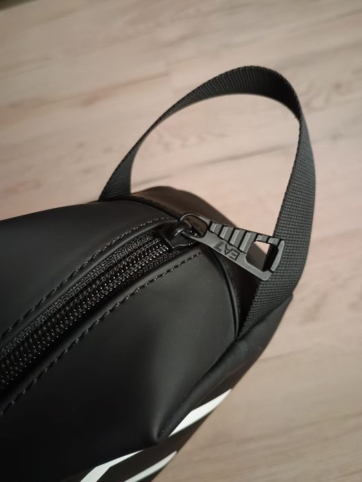 Borsetă Emporio Armani.