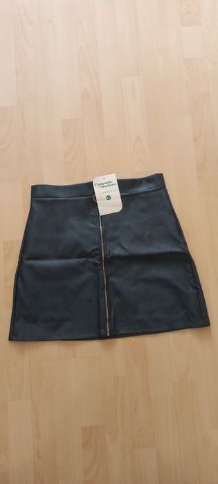 Дънкови, кожени поли и панталонче за момиченца