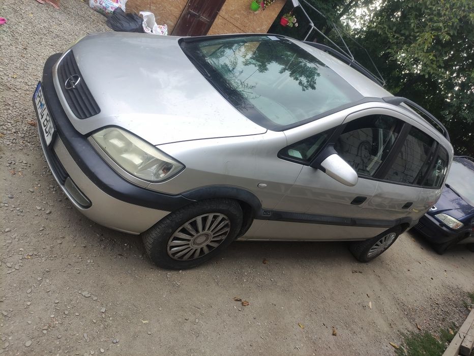 Opel Zafira.               .