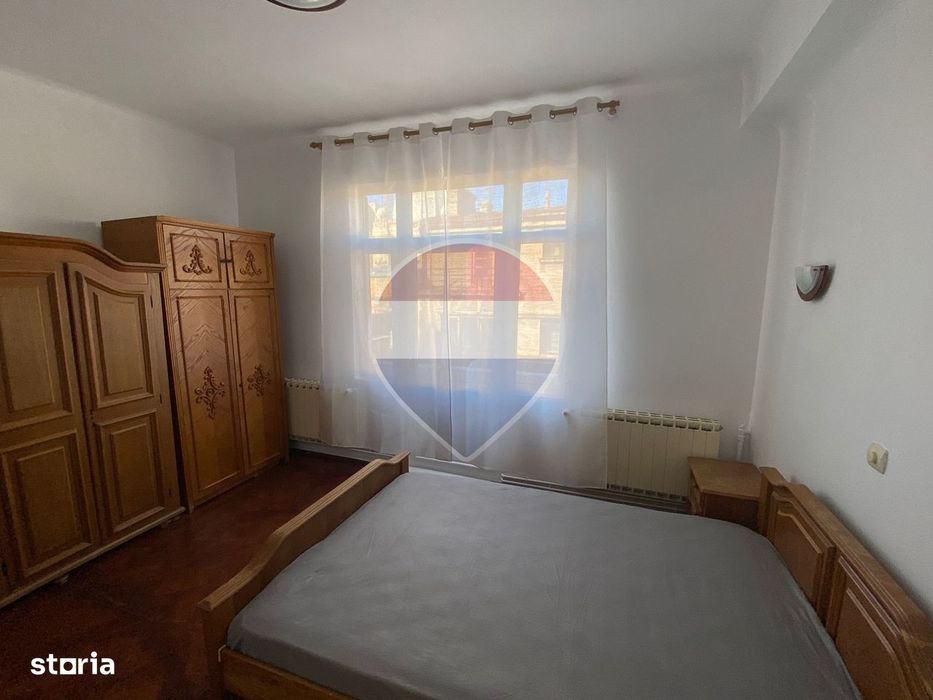 3 camere Centrul Vechi, vedere Calea Victoriei, clădire interbelică