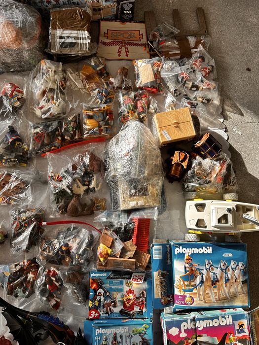 Playmobil огромен лот с играчки в пакети предимно чисто нови