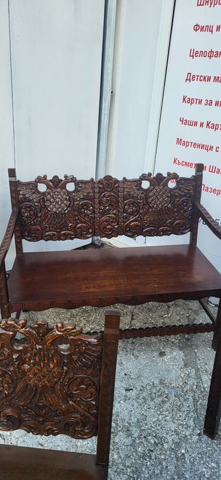 Стари антикварни мебели с дърворезба