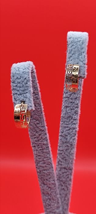 Продам золотые серьги.