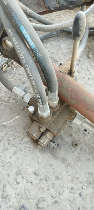 Silindr, inshi 10 lik, rasplidatel , VA 5 ta gidravlik shlanka sotilad