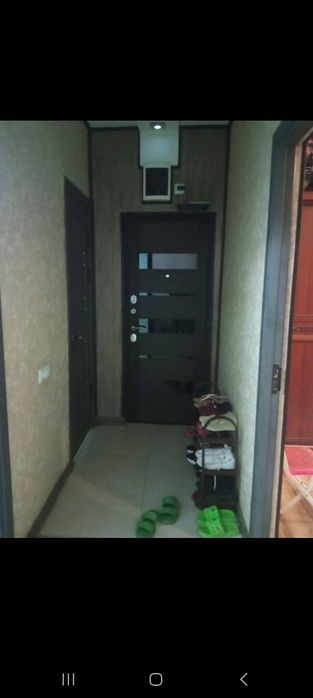 В ташкенте квартира 3комнатная кварти  2 этаж